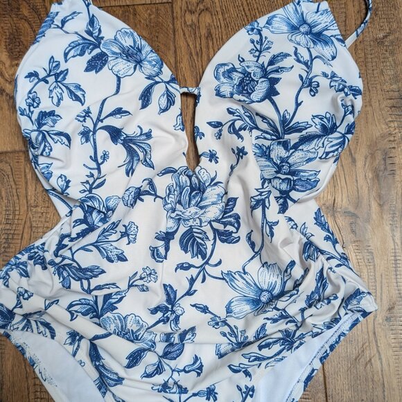 *NEW* Cupshe Sunshine & Sass Floral One-Piece Swimsuit (M) - Picture 4 of 6